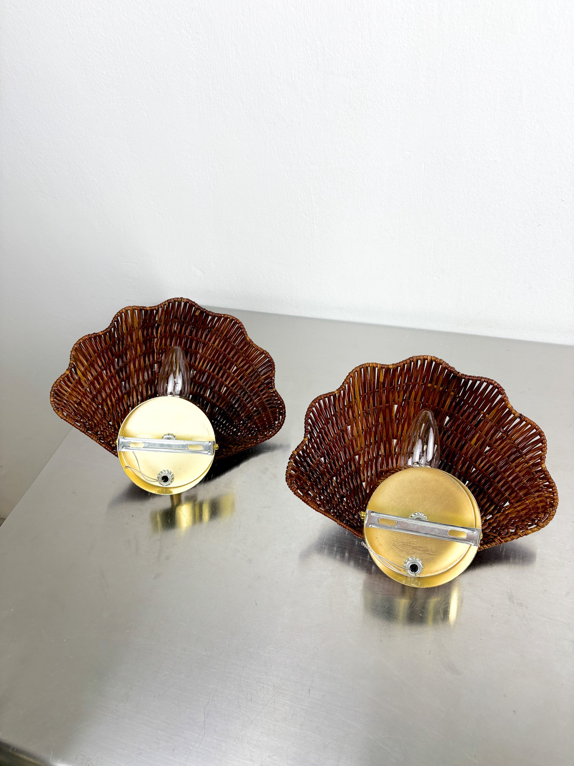 Pair of Shell-Shaped Wicker Wall Lights, Rattan & Brass, 1980's, Italy