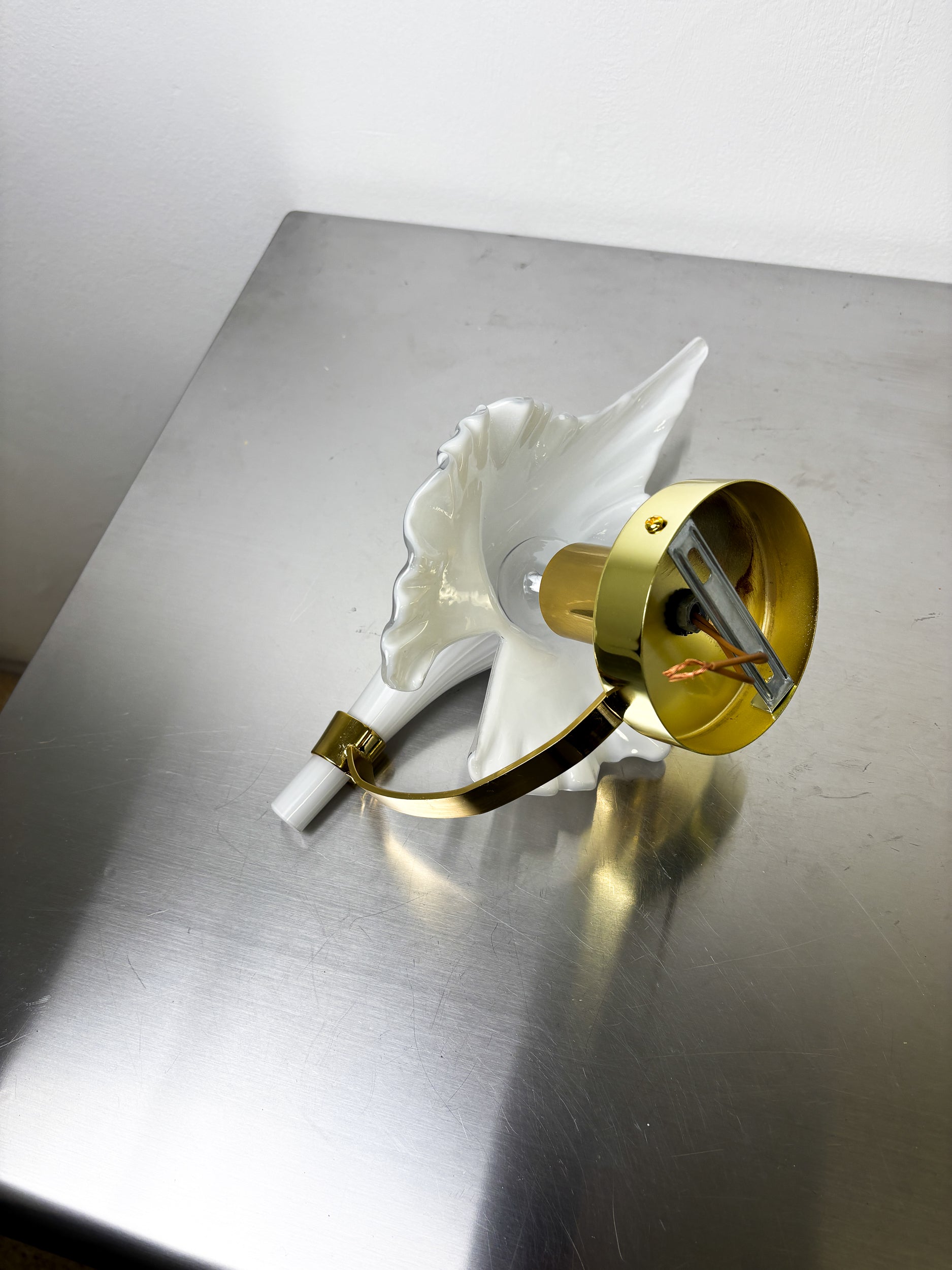 "Calla Lily" Leaf-Shaped Wall Sconce, Murano Glass & Gilt Brass, Italy, Circa 1970's